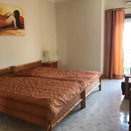 Columbus T2 Frente Mar E Piscina Quarteira