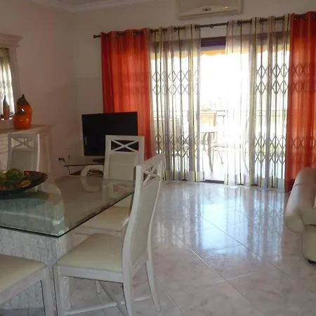 Columbus T2 Frente Mar E Piscina Apartamento *